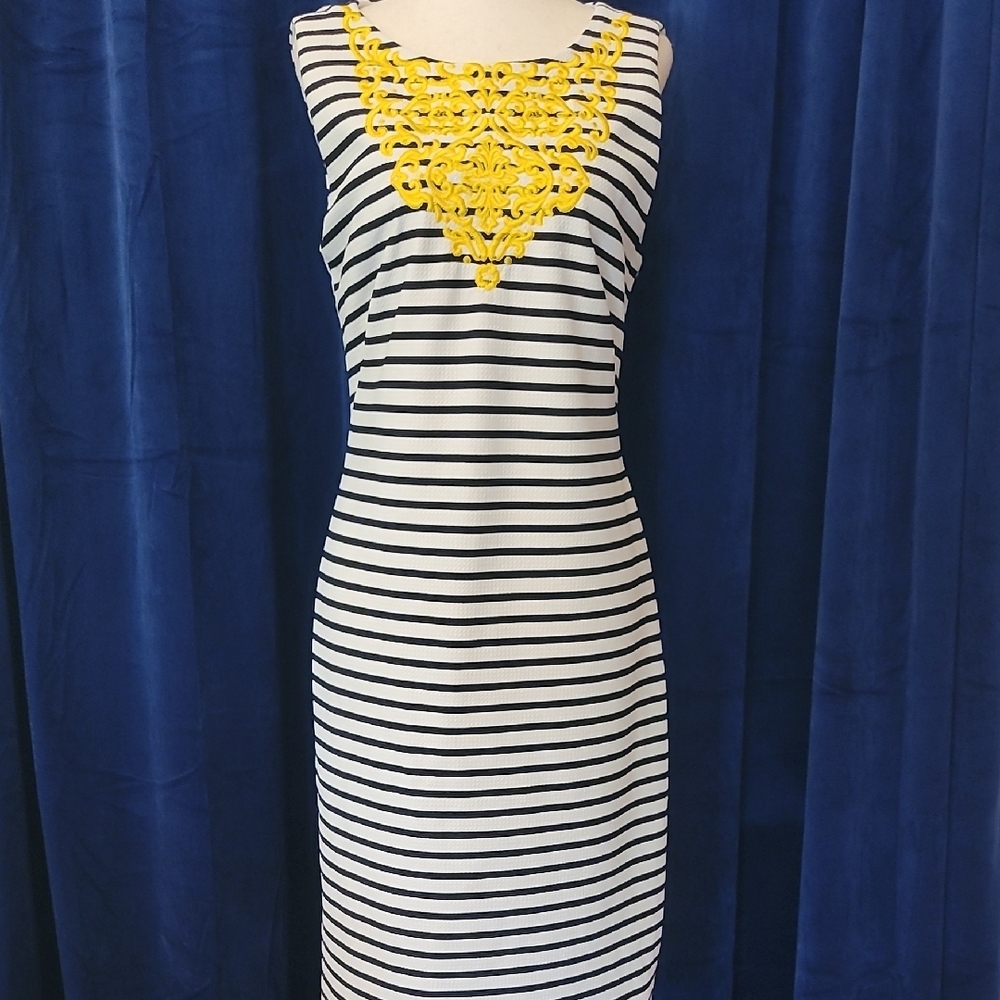 Black and White Sheath Midi Dress with Scoop Neck